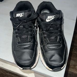 Black Nike 6.5 Youth
